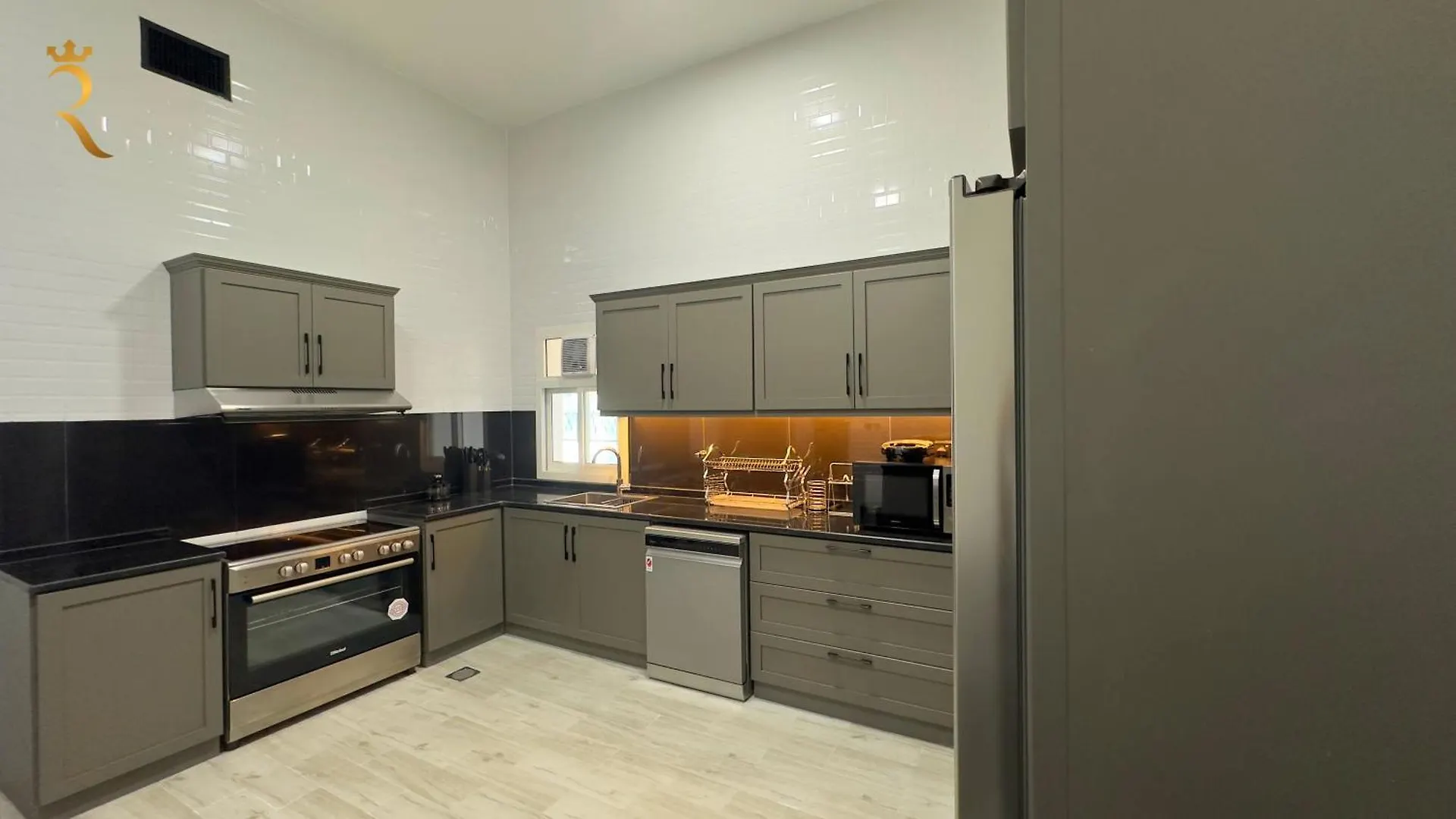 Apartment Exquisite 5-Br Paradise In Al Danah Abu Dhabi