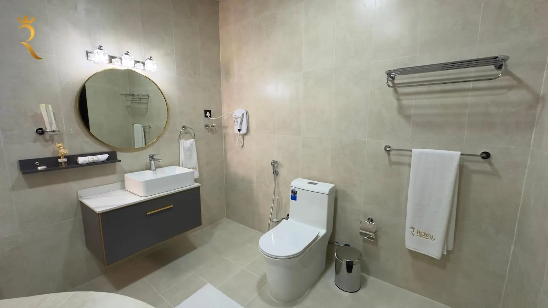 דירה אבו דאבי Exquisite 5-Br Paradise In Al Danah